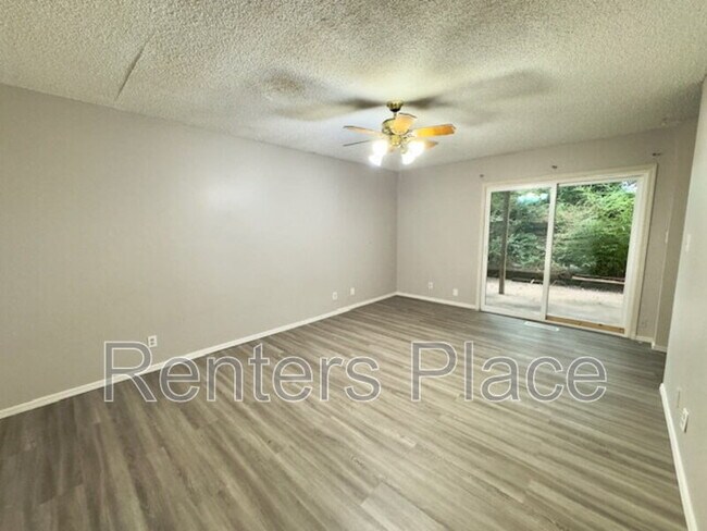 Building Photo - 6003 S Marion Ave