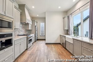 Building Photo - 661 inner