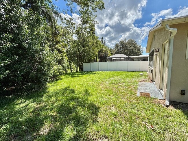 Building Photo - 3BR 1BA Annual Unfurnished Rental Availabl...