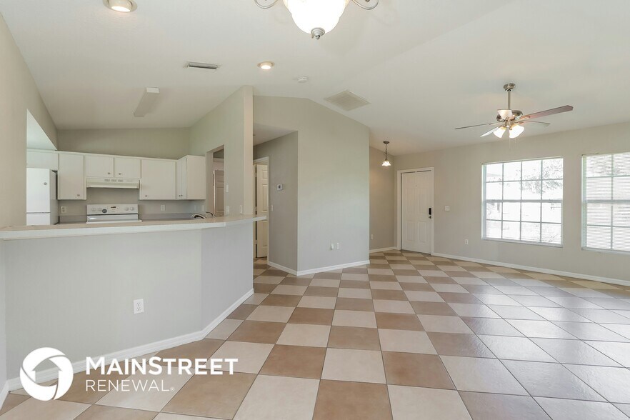 Building Photo - 2423 Dongola St