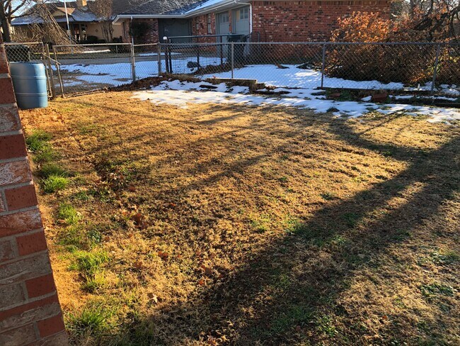 Building Photo - 2703 Del Casa Cir