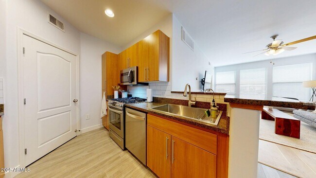 Building Photo - 6900 E Princess Dr