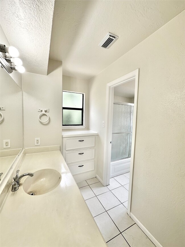 Building Photo - 43 W Torch Pine Cir