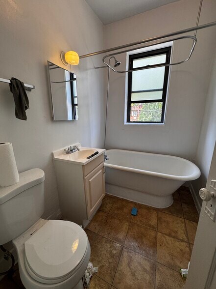 Building Photo - 2510 N Kedzie Blvd