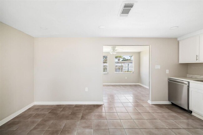 Building Photo - 6051 Carlton Ave