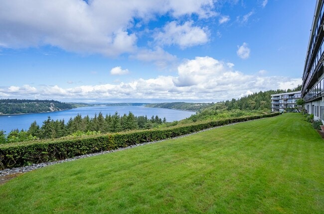 Building Photo - Sweeping waterfront views in this 2-Bedroo...