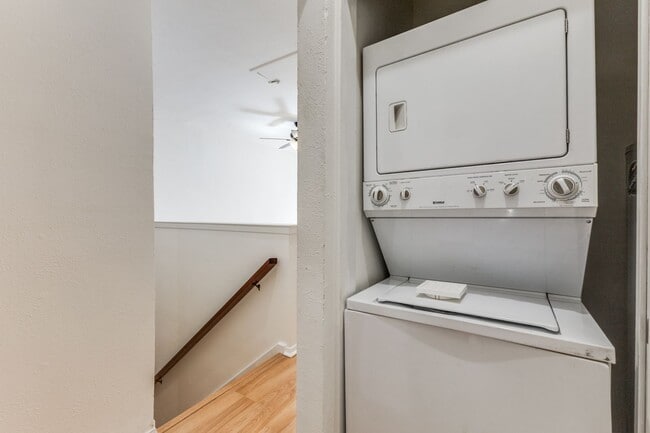 Building Photo - 3909 Rawlins St