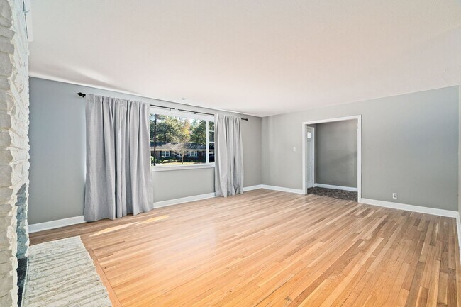 Building Photo - Peaceful Living in West Ashley!