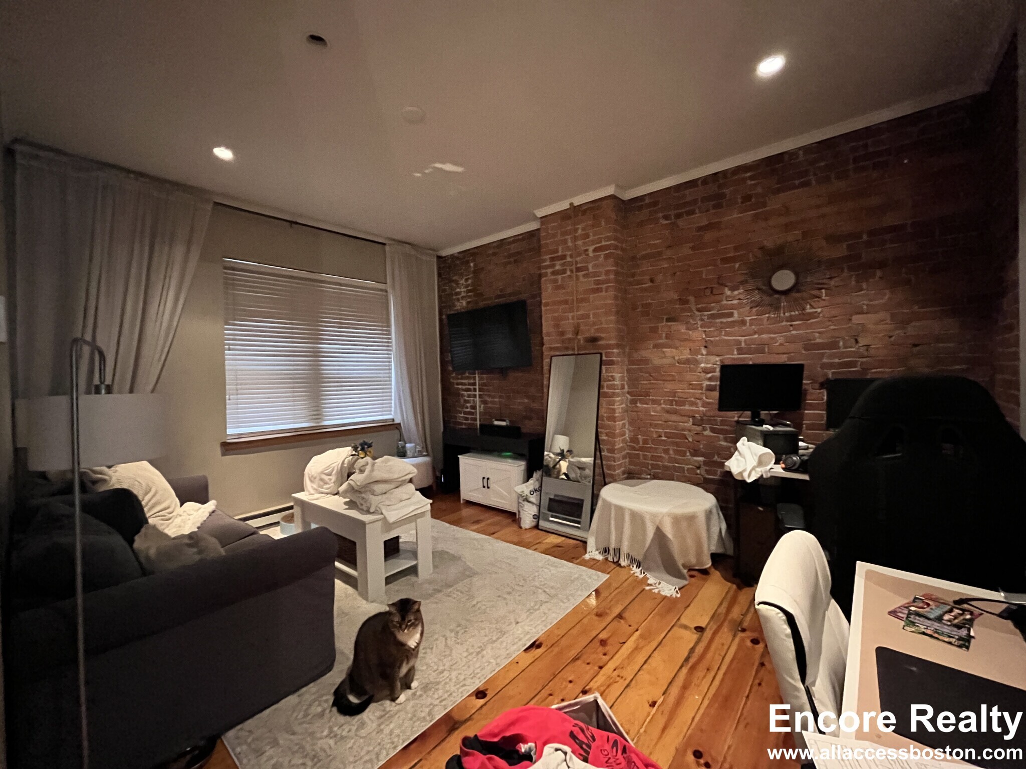 Building Photo - 19 Garrison St