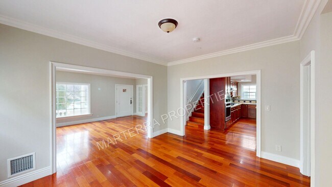Building Photo - Charming 4-Bedroom Home in Wilshire Park HPOZ – Private Decks, Backyard & Garage!