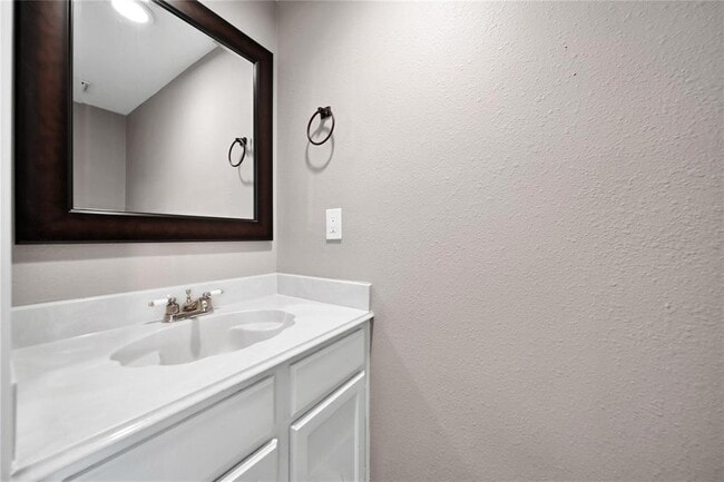 Building Photo - 23111 Red River Dr