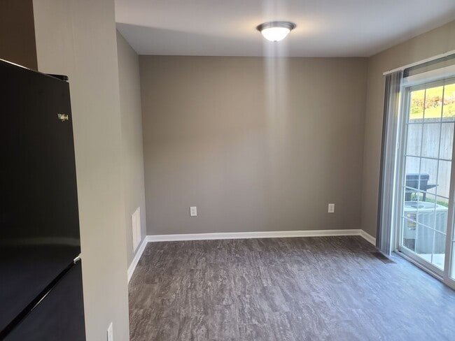 Building Photo - 3 Bedroom Townhouse for Rent in Waynesboro!