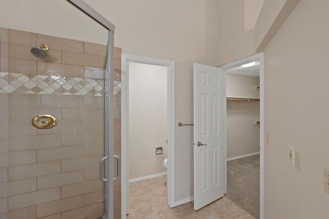 Building Photo - BRIGHT & UPDATED RANCH-STYLE HOME in D-20