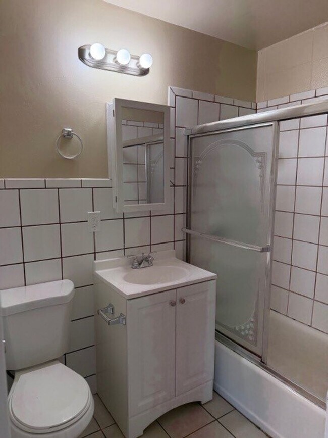 Building Photo - 1728 Broadway St