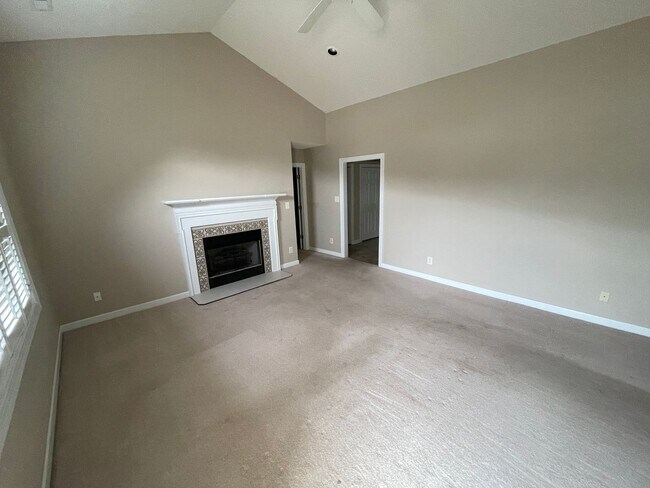 Building Photo - 3 Bedroom 2 Bath Single Family House in Carriage Run Subdivision - Cul de Sac location