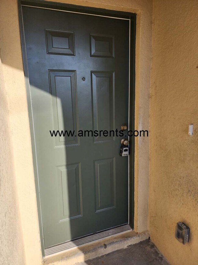 Building Photo - Coming Soon- Spacious 3-bedroom 2 baths in Poinciana