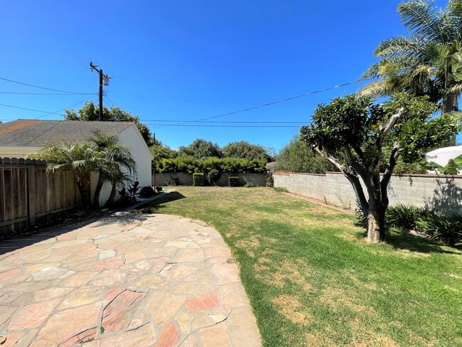 Building Photo - Upgraded Midtown Home with Beautiful Wood ...