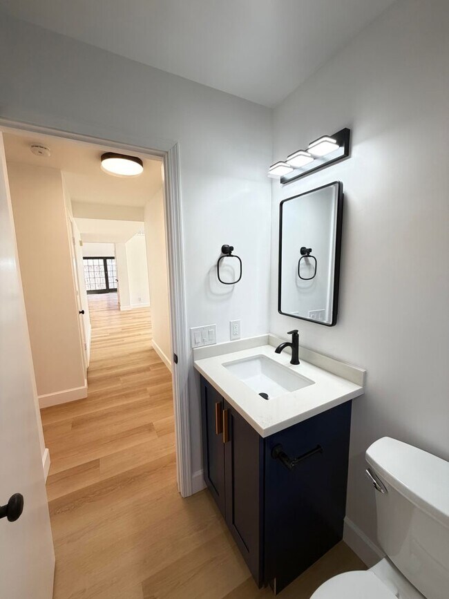 Building Photo - 9887 Broadmoor Dr