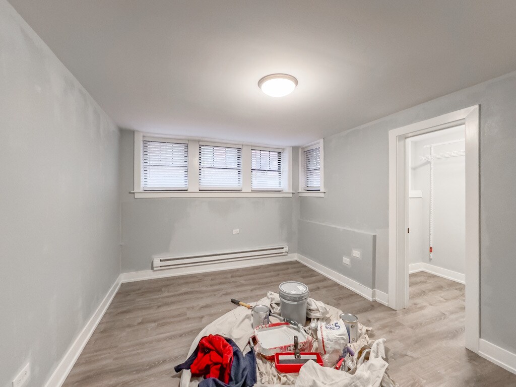 Building Photo - 4416 N Wolcott Ave