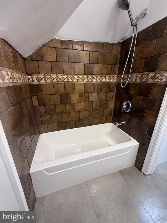 Building Photo - 208 4th Ave