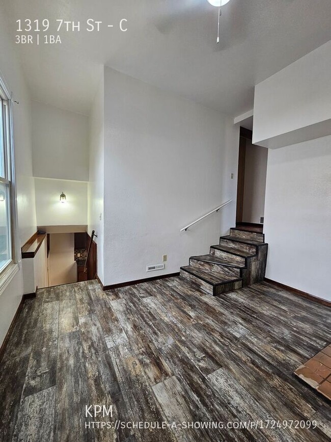 Building Photo - 3 BED | 1 BATH | APARTMENT | CENTRALLY LOC...