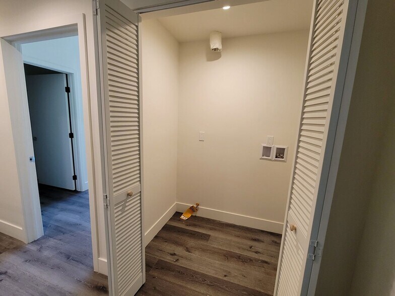 Building Photo - 862 Moraga Dr