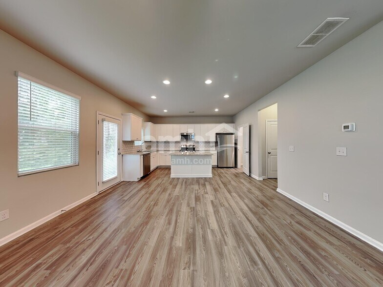 Building Photo - 107 Omega Ct
