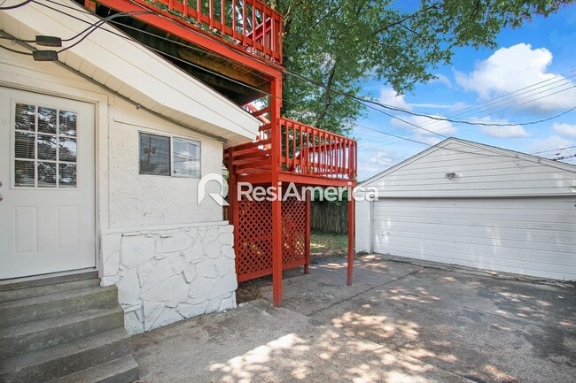 Building Photo - Beautiful 3/3 Craftsman in a Great Midtown...