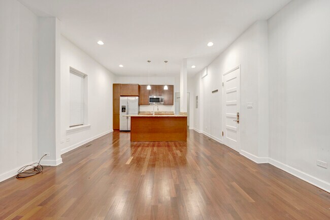 Building Photo - 1010 W Dakin St