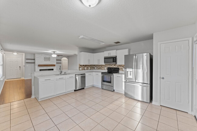 Building Photo - 10926 Acorn Canyon