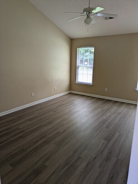 Building Photo - 6412 Rock Springs Rd