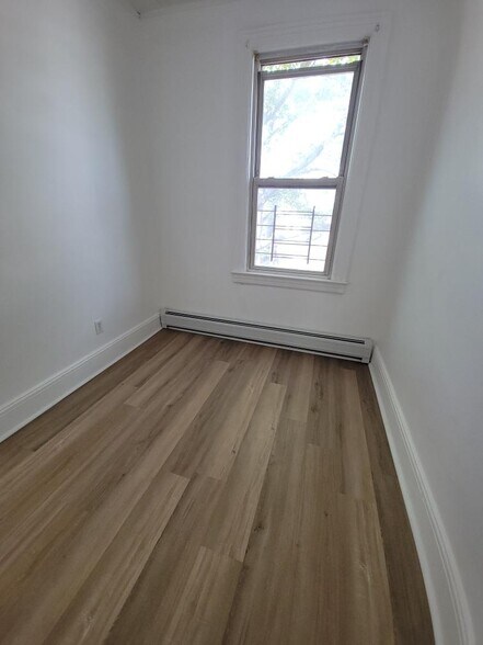Building Photo - 395 Ege Ave
