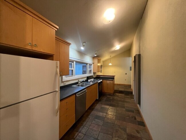 Building Photo - 3030 Park St