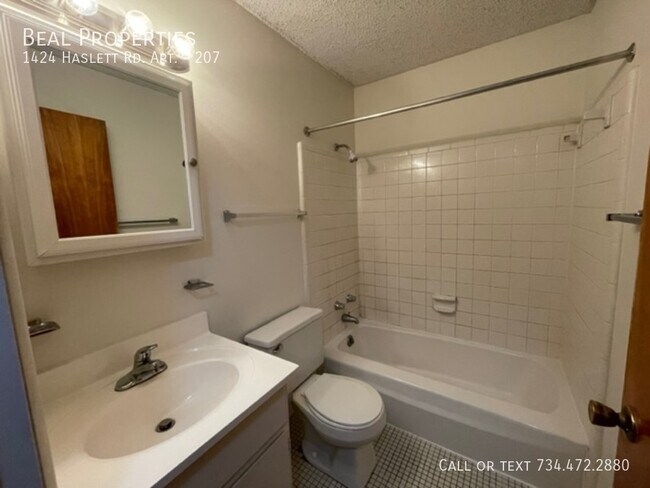 Building Photo - 1424 Haslett Rd