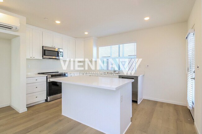 Building Photo - 8008 Quiet Knolls Dr