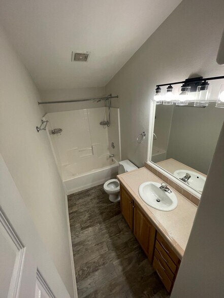 Building Photo - 148 Sherwood Dr