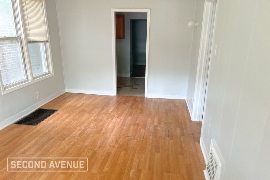 Building Photo - 8239 S Woodlawn Ave