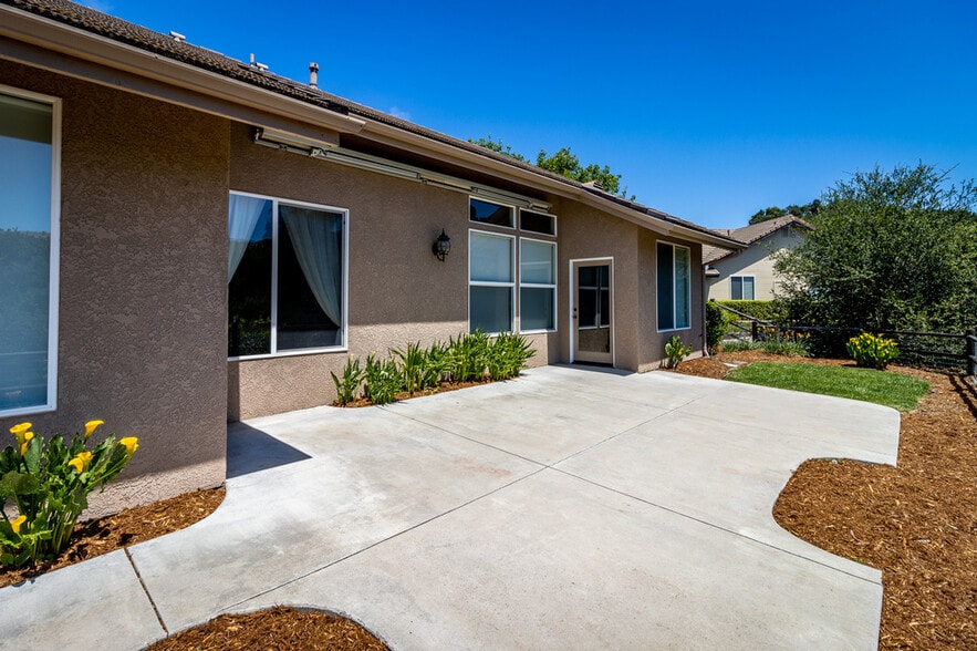 Building Photo - 625 Asilo