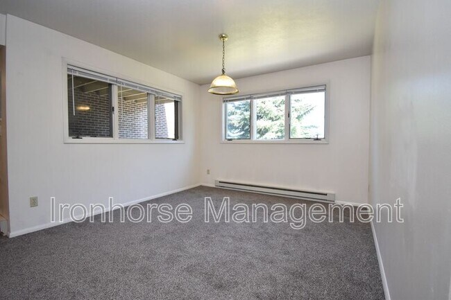 Building Photo - 813 W Villard St