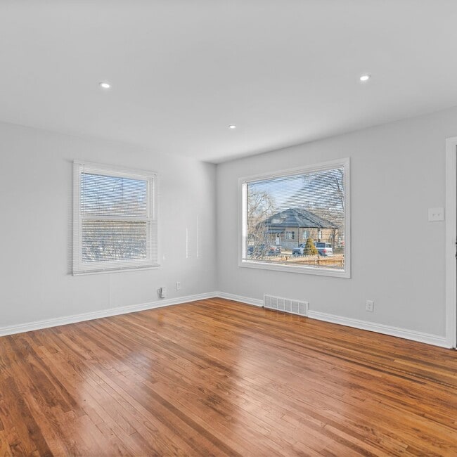 Building Photo - Salt Lake 5 Bedroom Home