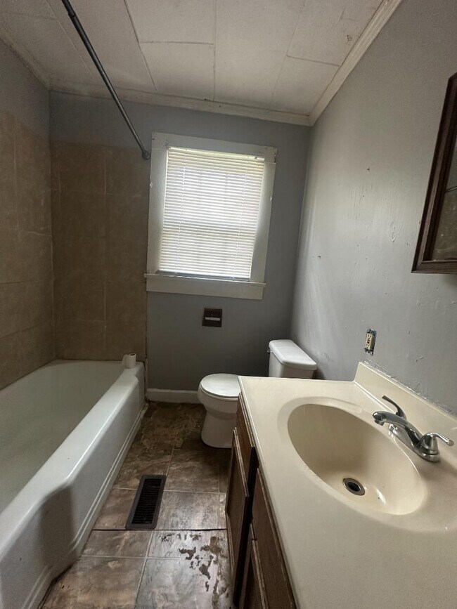 Building Photo - 4370 Mikado Ave