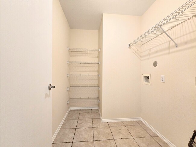 Building Photo - 29527 Evergreen Hills Dr