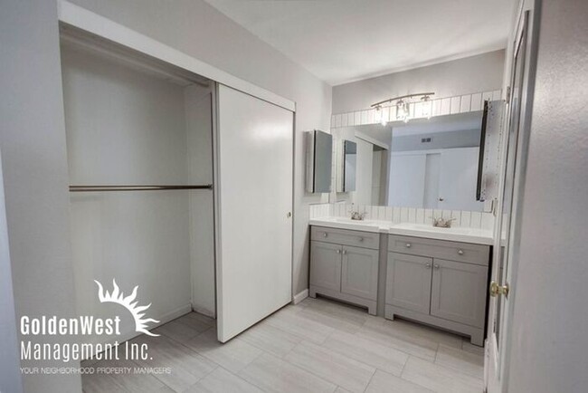 Building Photo - Spacious 3Bdm 2Ba Condo in Mission Valley ...