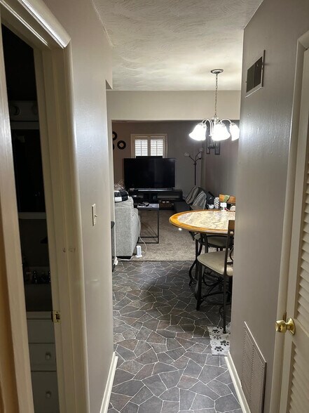 Building Photo - 200 Gronert Ln