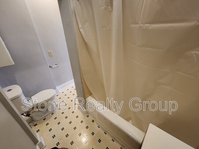 Building Photo - 1527 Ohio St