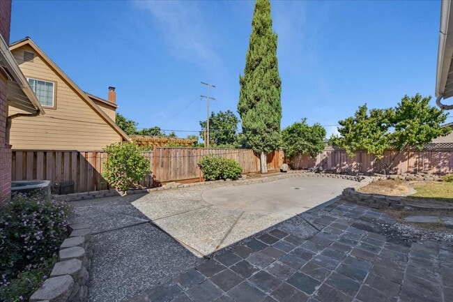 Building Photo - 2651 Poplarwood Way