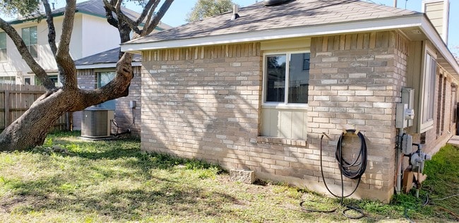 Building Photo - 9210 Fisher's Hill Dr