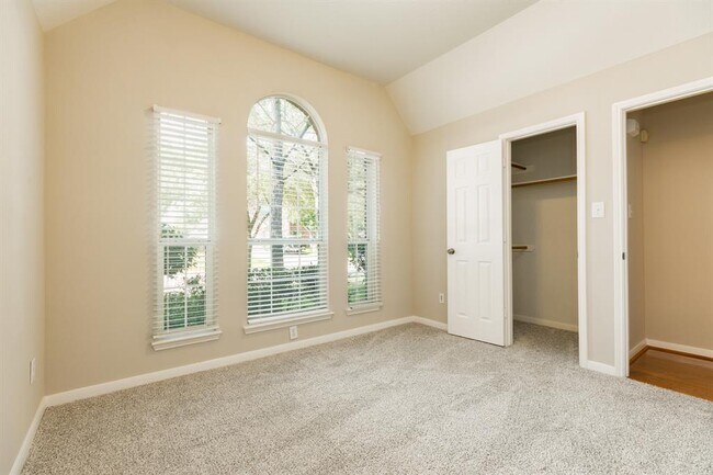 Building Photo - 6414 Canyon Pointe Ln