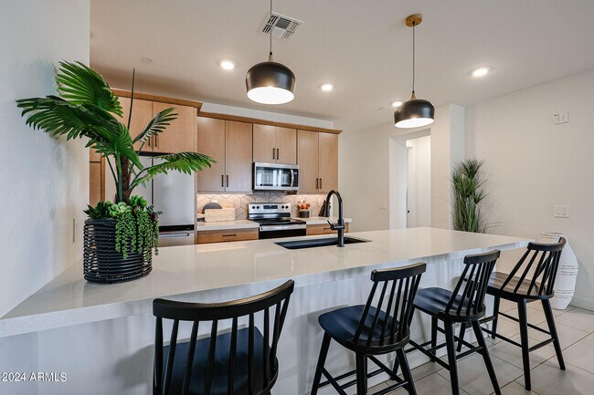 Building Photo - 11300 N Casa Dega Dr
