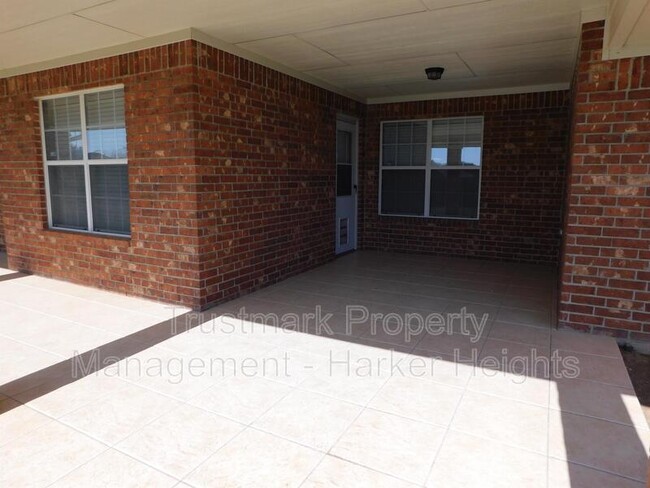 Building Photo - 507 Saunooke St